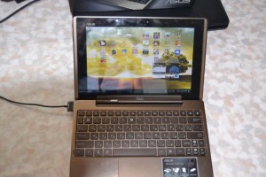 ASUS Eee Pad Transformer TF101/32GB/WiFi) + dockingtastatur